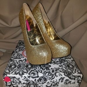 NIB Pleaser Concealed Platform Pumps